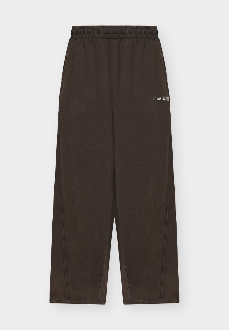 Hnedé nohavice vo voľnom strihu s elastickým pásom. Majú bočné vrecká a malú značku. Materiál je hladký s minimálnym leskom.