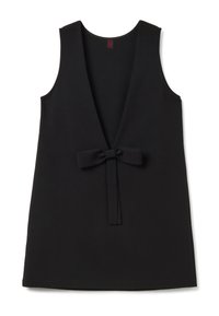 Vestido negro sin mangas en una tela suave, con un escote en V profundo y un lazo en la parte frontal para añadir interés al diseño.