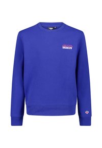 Felpa azzurra a girocollo con maniche lunghe, piccolo testo rosso e bianco "Brooklyn" sul petto sinistro e un piccolo logo sul polsino della manica destra.