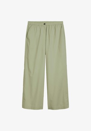 Lichtgroene wijde broek met elastische tailleband, knoopsluiting en zijzakken, plat weergegeven op een witte achtergrond.