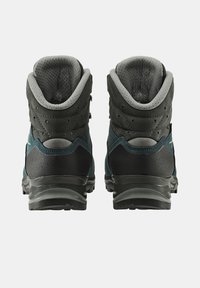 Buty trekkingowe mają ciemnozieloną siateczkę z czarnymi akcentami, wyściełane kołnierze oraz teksturowane gumowe podeszwy dla lepszej przyczepności i trwałości.