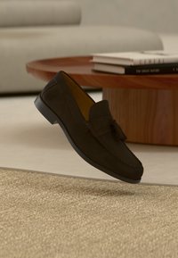 Sélectionné, dark brown