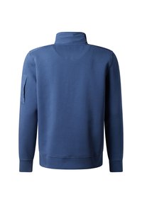 Felpa blu a maniche lunghe con colletto alto e tasca con zip sulla parte superiore sinistra della manica, vista da dietro.