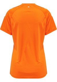 Koszulka sportowa z krótkim rękawem w intensywnym pomarańczowym kolorze, wykonana z gładkiego syntetycznego materiału, z okrągłym dekoltem i minimalnym wykończeniem szwów.