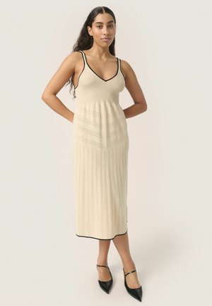 JULIANE - Robe pull - sandshell