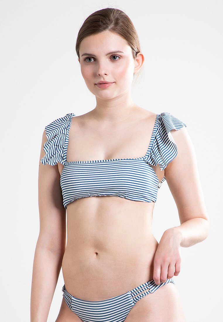 Sutien costum de baie din două piese