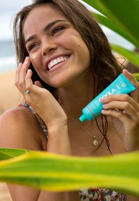 Coola MINERAL FACE MATTE TINTED MOISTURIZER SPF 30 UNSCENTED nieokreślony