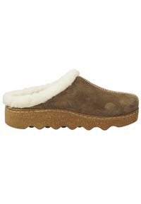 Zapato slip-on de ante marrón con forro de piel sintética blanca y suela de corcho texturizada, con un borde ondulado y detalle de costura visible.