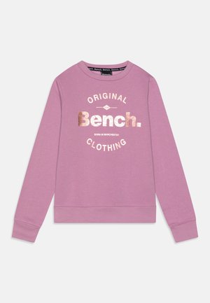Sweat-shirt lilas clair avec des manches longues, un col rond, et une impression métallique portant le texte "Original Bench Clothing" sur le devant.