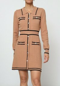 Non sélectionné, beige