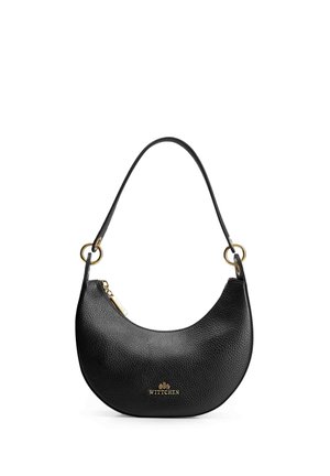 Zwarte leren handtas in halve maanvorm met gouden ritssluiting en logo, enkele riem bevestigd met gouden ringen.