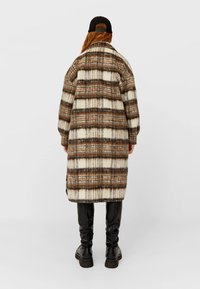 Stradivarius Abrigo clásico - brown