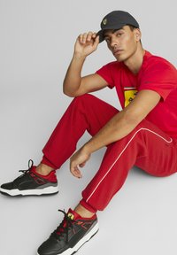 Puma SCUDERIA FERRARI SPTWR RCT - Sapka - black
