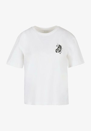 Bela bombažna majica s kratkimi rokavi in klasiko ovratnikom; na levem prsnem delu se nahaja črna metuljčka in bleščice.