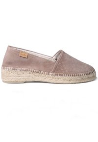 Espadrillas in suede beige con dettagli in acciaio lucidato, suola in juta naturale, design a punta chiusa e lato elastico per una facile calzata.