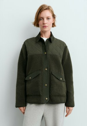 OYSHO, COMBINED FAUX-SHEARLING JACKET - Veste polaire - khaki