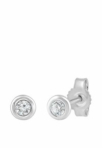 Okrągłe srebrne kolczyki na sztyft z przezroczystymi, fasetowanymi kamieniami osadzonymi w gładkich, okrągłych metalowych oprawach, z zapięciem na wcisk.