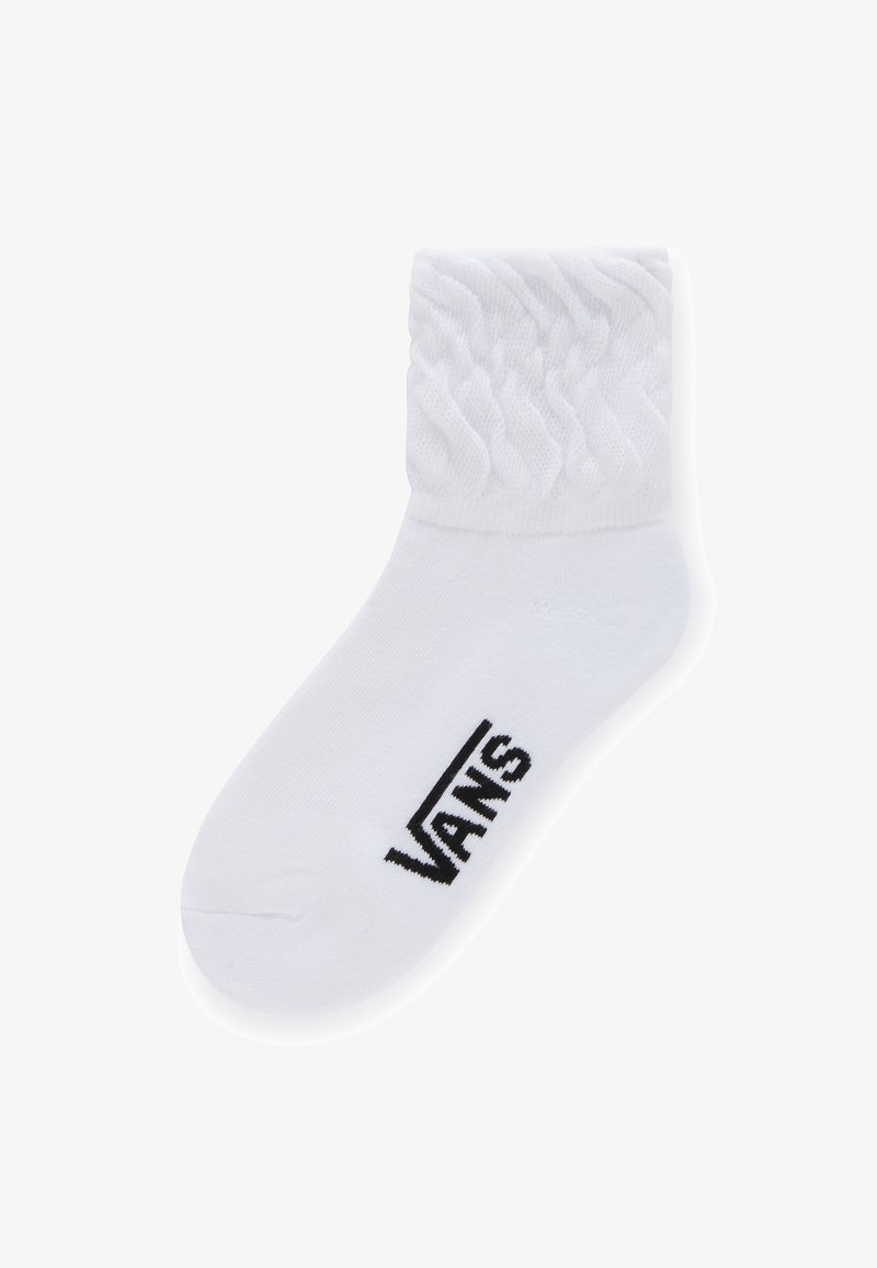 Calzino bianco alla caviglia con orlo arricciato e logo Vans nero stampato vicino alle dita, isolato su sfondo bianco.