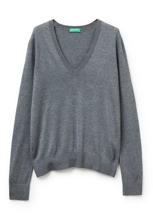 - Sweter