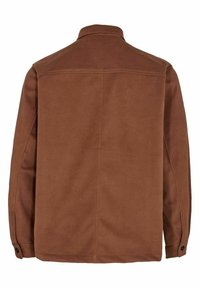 Veste marron avec une texture lisse, semblable à du daim. Elle présente un col, des manches longues et des poignets à boutons. Design simple sans fermetures visibles.