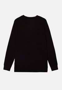 Svart långärmad t-shirt med rund halsringning, tillverkad av ett slätt, stretchigt tyg. Inga synliga logotyper eller utsmyckningar.