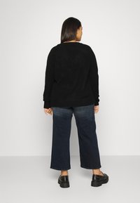 Vero Moda Curve VMNEWWIND VNECK - Camisola - black