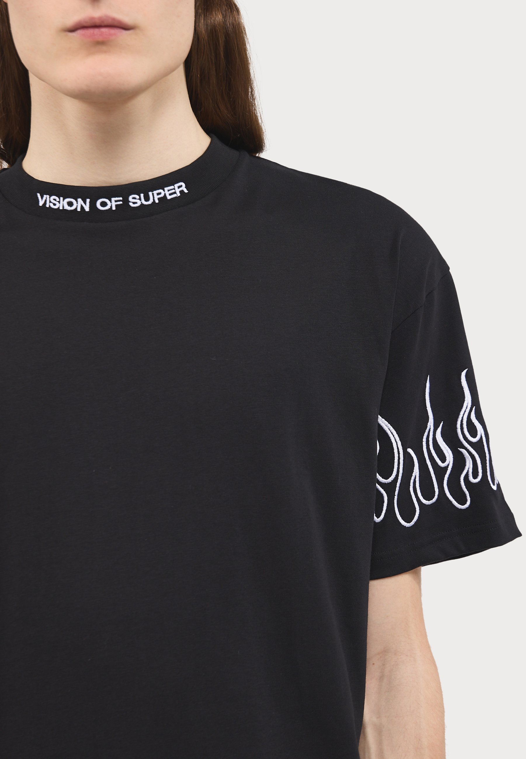 Tシャツ・カットソー VISION OF SUPER EMBROIDERED FLAMES AND LOGO T-SHIRT WHITE T-SHIRT BLACK FLAMES | Vision of Super SS24