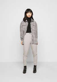 ONLY Petite ONLPOPTRASH EASY - Calças - light grey melange