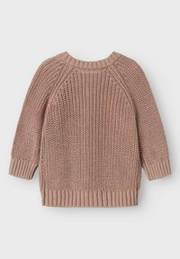 Neulepaita pehmeässä vaaleanpunaisessa värissä, jossa on teksturoitu pinta, pyöreä kaula-aukko sekä ribbireunat hihansuissa ja helmassa. Takakuvassa korostuvat raglan-hihat.
