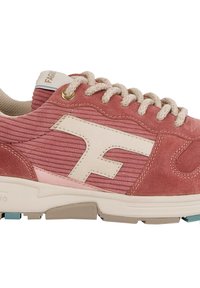 Sneaker in corduroy e suede rosa con logo beige, lacci crema e suola di un leggero teal. Presenta un tessuto testurizzato e accenti a contrasto.
