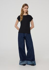 Terranova CON DETTAGLIO GIOIELLO - T-shirt basic - nero