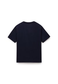 Marineblauwe katoenen T-shirt, korte mouwen, ronde hals, eenvoudig ontwerp, gladde textuur, geen zichtbare patronen of accenten.