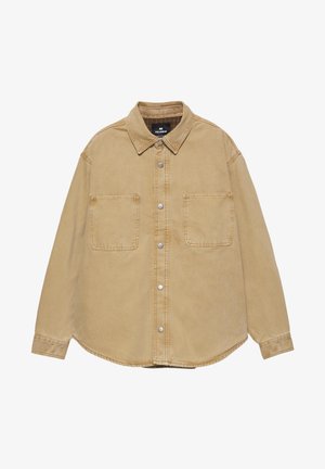 Lichtbruin overhemd met lange mouwen, knoopsluiting, twee borstzakken aan de voorkant en een klassieke kraag, gemaakt van denimachtig materiaal.