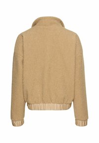 Tans fleecejakke med høj krave, elastisk kant og manchetter, samt en struktureret overflade. Har en glat stofdetalje i bunden.