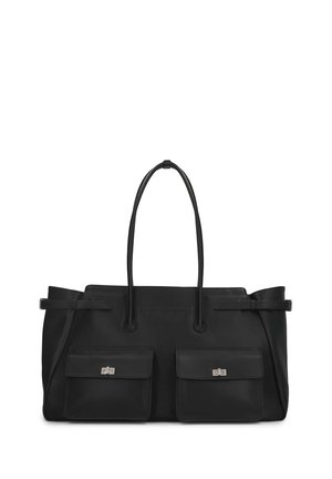 Borsa tote in pelle nera con due tasche frontali con patta chiuse da chiusure a gira e doppi manici a spalla.
