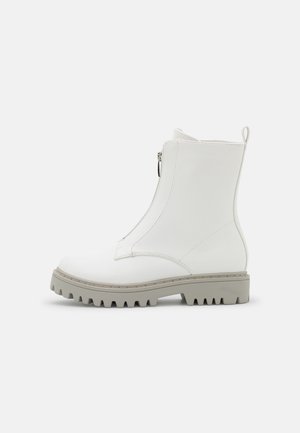 Enkellaarsjes met plateauzool - white