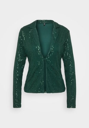 Zielona marynarka z cekinami, z wyłogowym kołnierzem, otwartym przodem i długimi rękawami. Teksturalna powierzchnia z błyszczącymi cekinami dla iskrażącego efektu.