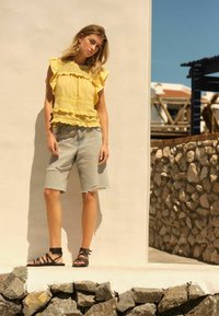 Next RIPPED  BERMUDA  TALL REGULAR FIT - Pantaloni scurți din denim - blue