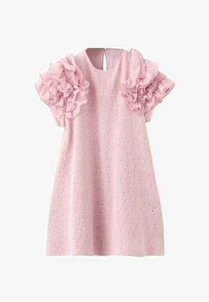 Rochie tricotată roz deschis, cu mâneci scurte cu volane stratificate și închidere cu nasturi și decupaj în spate.