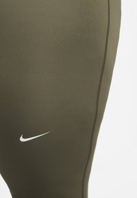 Nike Performance PLUS - Leggings - medium olive/black