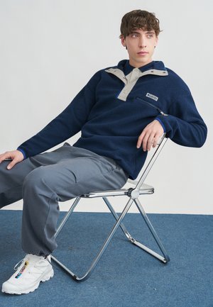 HELVETIA HALF SNAP  - Suéter de forro polar - collegiate navy