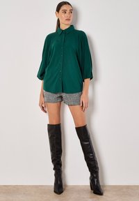 Apricot Hemdbluse - green