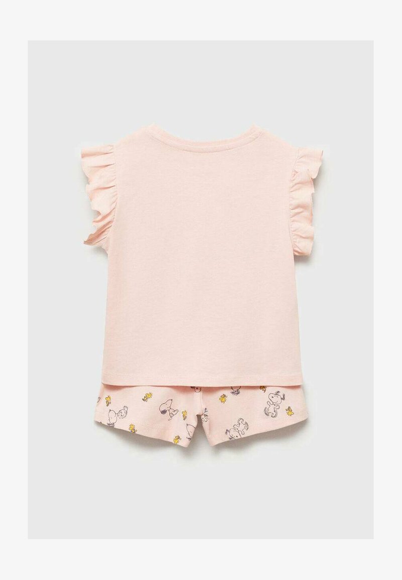 Pyžamová souprava se skládá z růžového trička s krátkým rukávem a volánkovými rukávy a z patterned šortek se Snoopy a květinami v žluté a černé barvě.