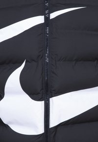 Nike Sportswear WRAP DEBOSSED QUILT UNISEX - Ziemas jaka - black