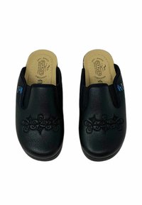 Zoccoli neri slip-on con esterno in pelle texturizzata, caratterizzati da ricami decorativi. Internamente contrassegnati con "ANTI-SHOCK", prodotto in Italia.