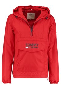 Rompevientos con capucha Tommy Jeans en color rojo, con cremallera frontal y gran bolsillo tipo bolsa con logo en el pecho, puños elásticos y cordones ajustables en la capucha.