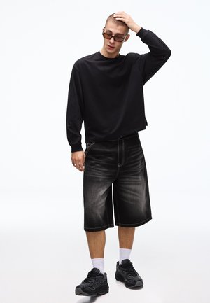 Bershka SKATER WIDE - Kratke hlače od trapera - black