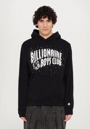 Hoodie noir en coton, avec un grand imprimé blanc orné de points colorés et d'un logo. Il possède une poche avant et une capuche avec cordon.