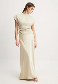 MIT MITTELHOHER TAILLE - Maksi sijonas - champagne