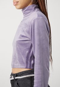 adidas Originals FASHION CROP - Pitkähihainen paita - shadow violet